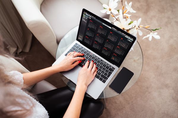 Woman Entrepreneur Working on Her Modern Laptop Free Photo