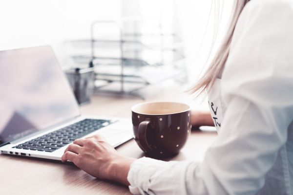 Woman Working and Drinking Tea in The Office Free Photo